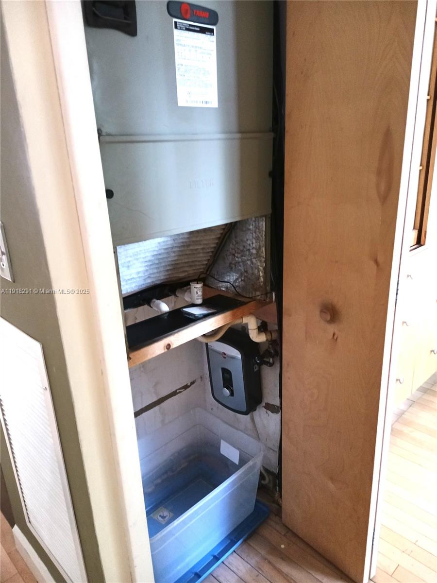 905 MICHIGAN CONDO - Residential