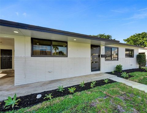 Photo of 212 SW 11th Ave, Dania Beach, FL 33004 (MLS # A11831941)
