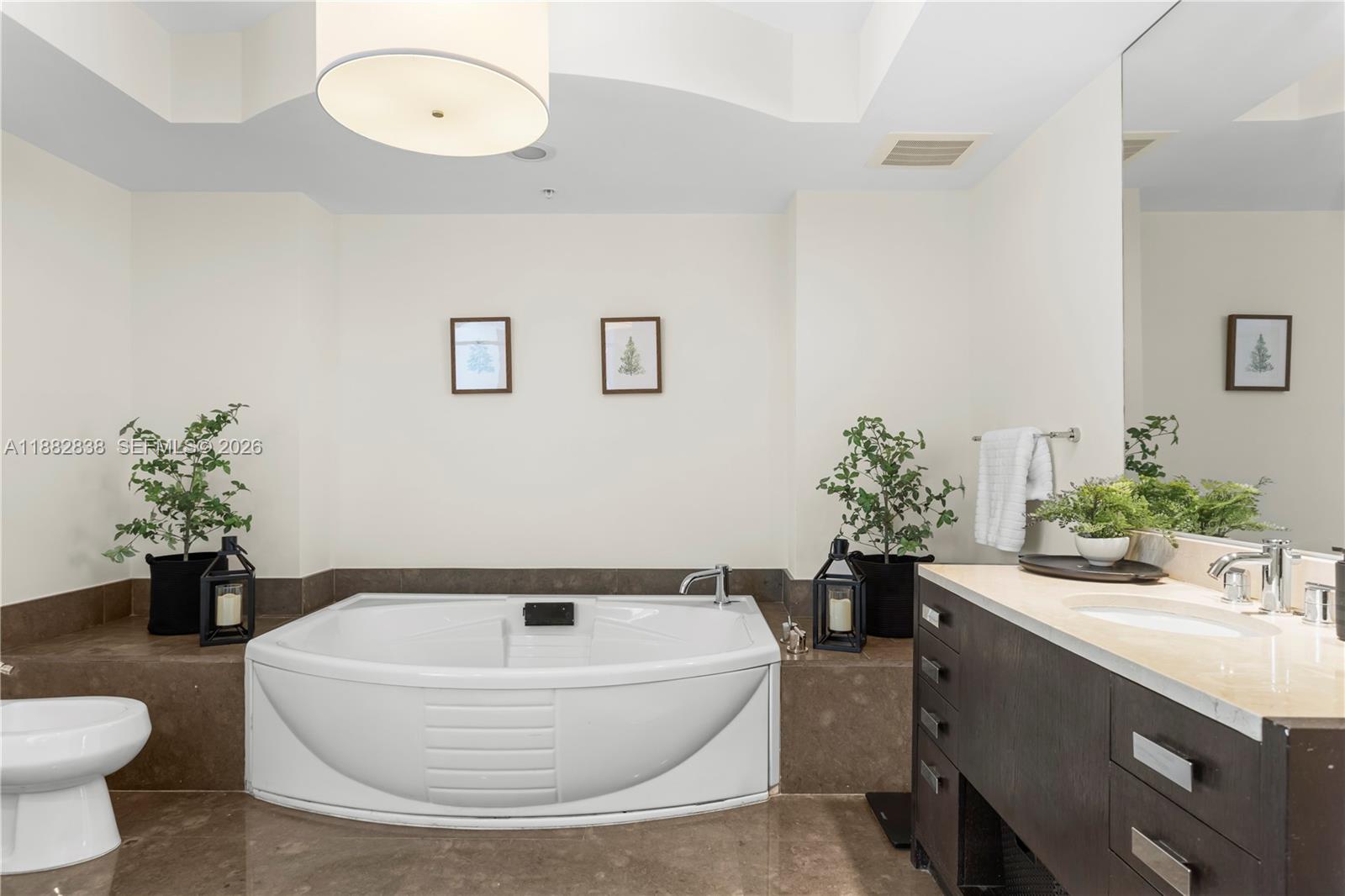 TRUMP ROYALE CONDO - Residential