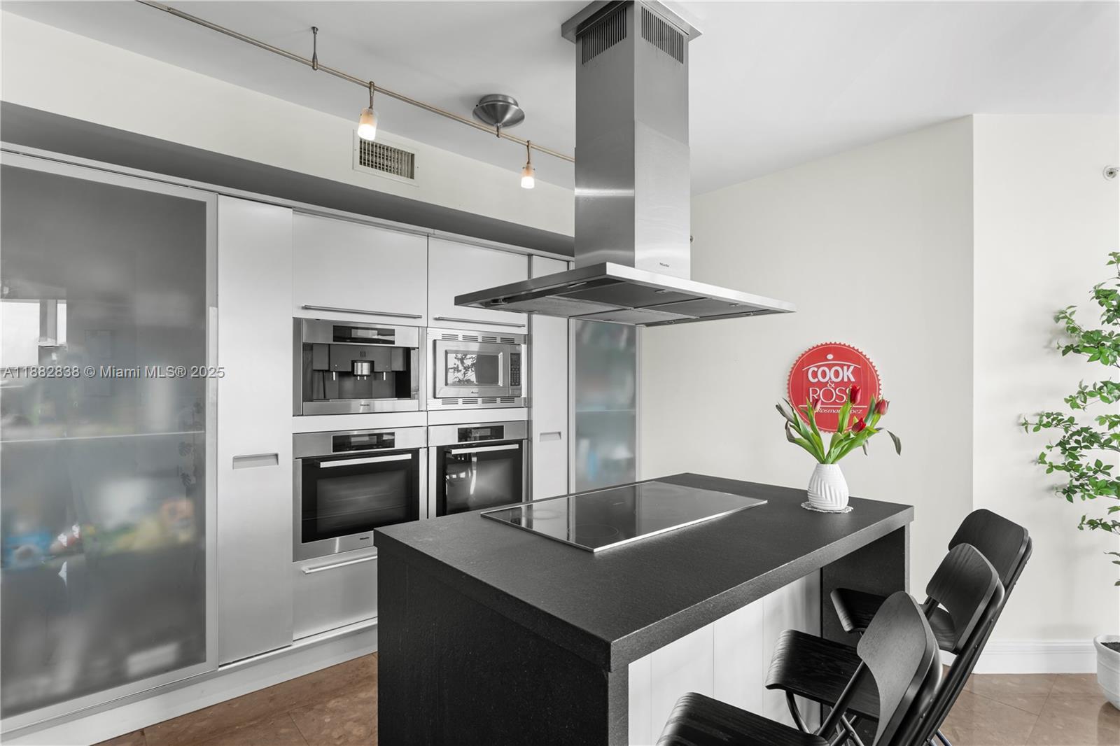 TRUMP ROYALE CONDO - Residential