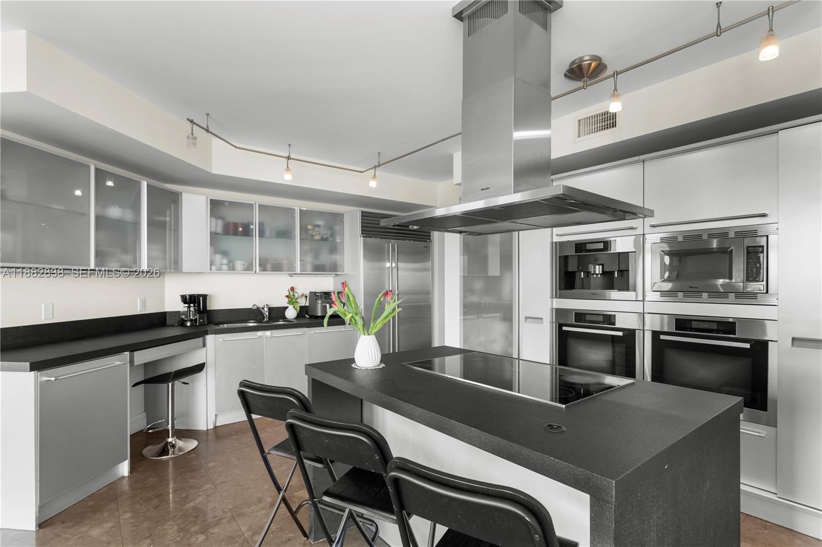 TRUMP ROYALE CONDO - Residential