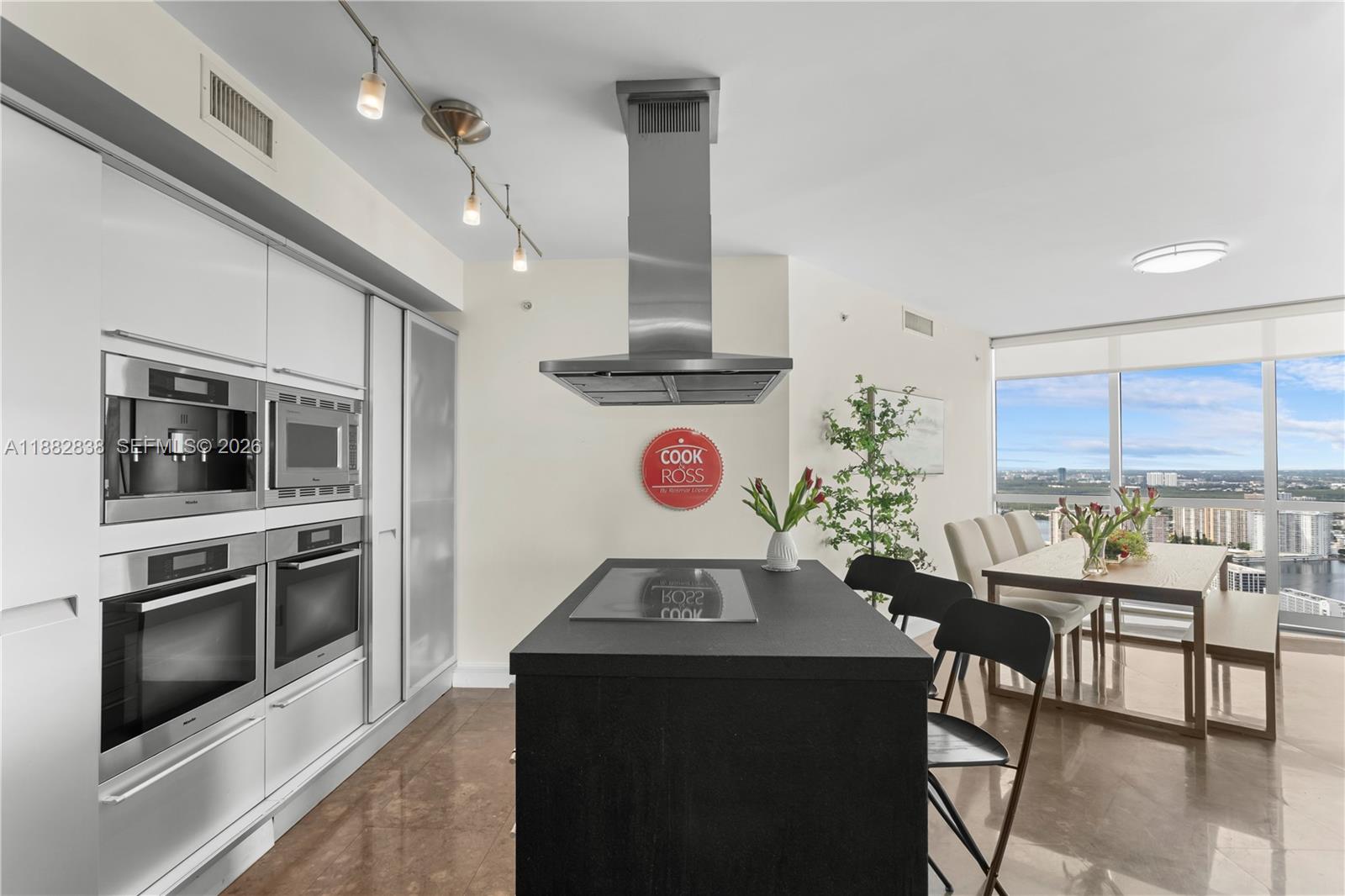 TRUMP ROYALE CONDO - Residential