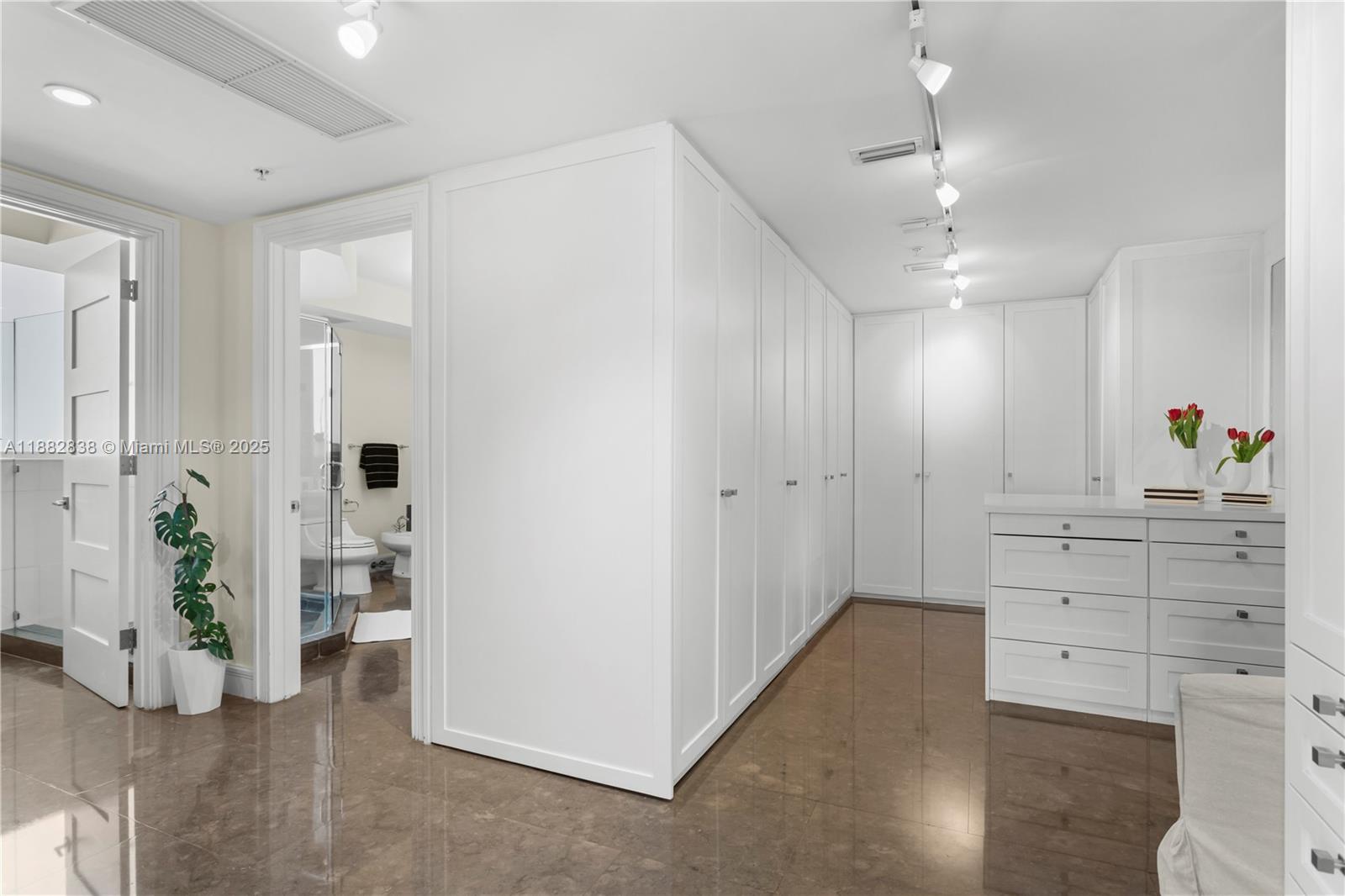 TRUMP ROYALE CONDO - Residential