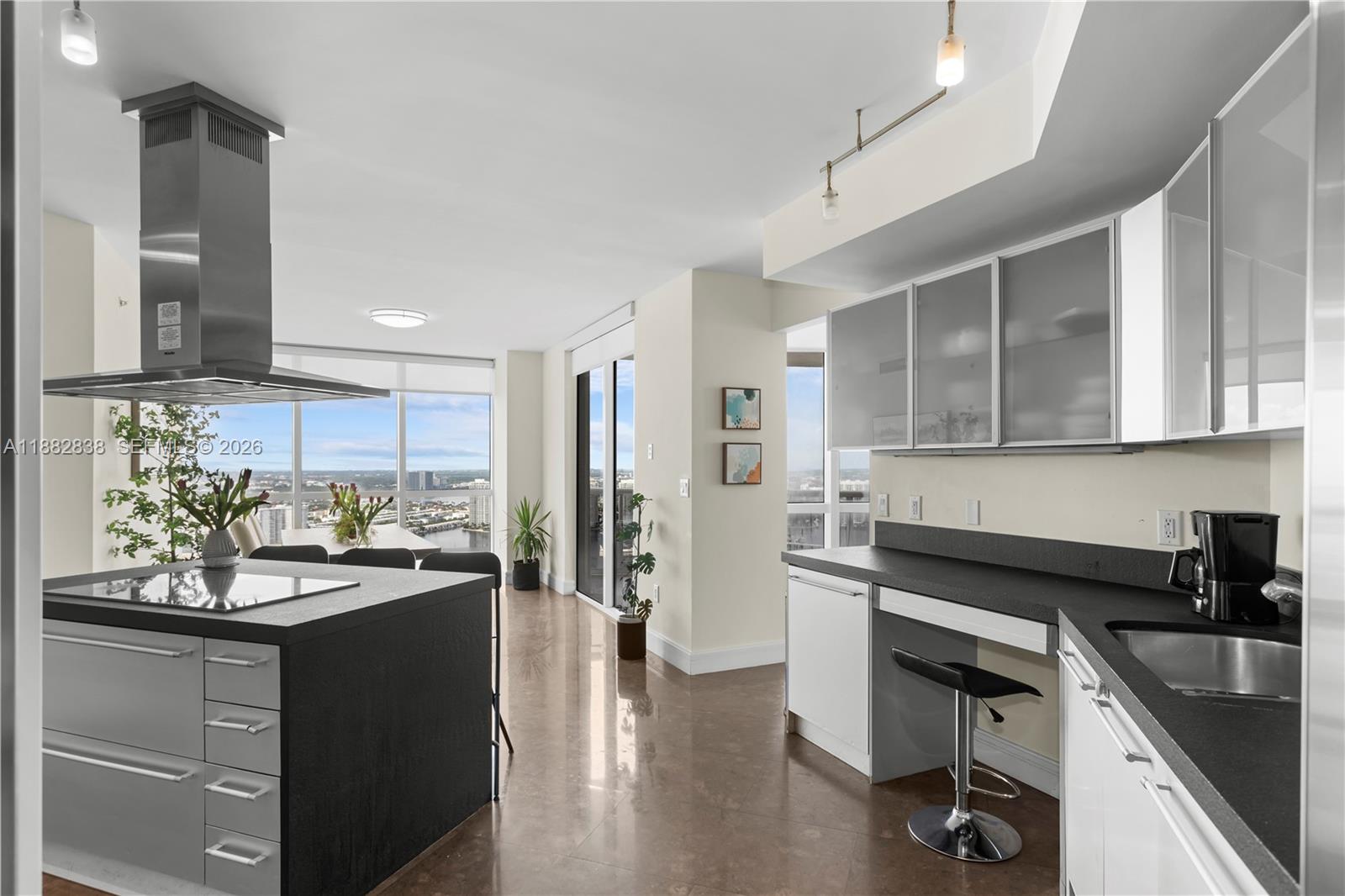 TRUMP ROYALE CONDO - Residential