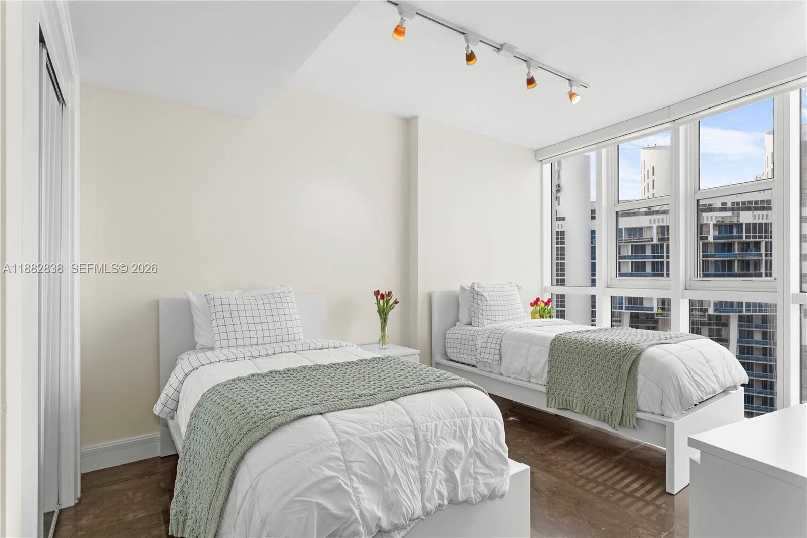 TRUMP ROYALE CONDO - Residential