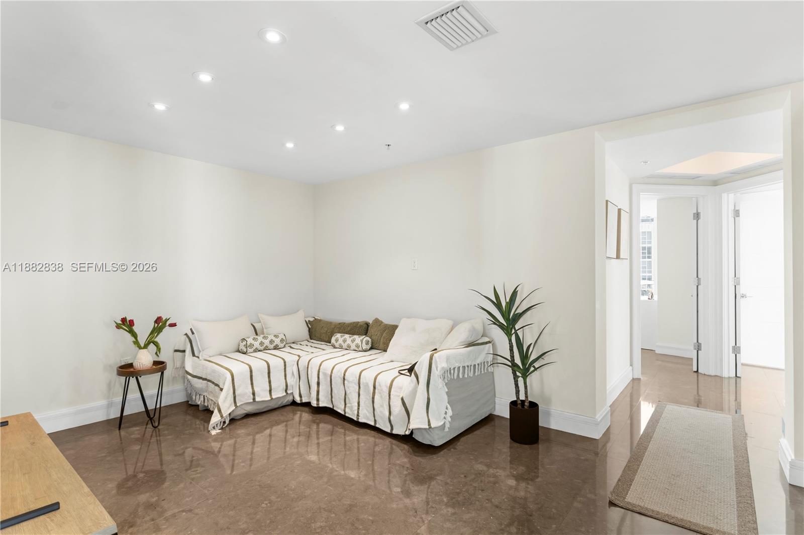 TRUMP ROYALE CONDO - Residential