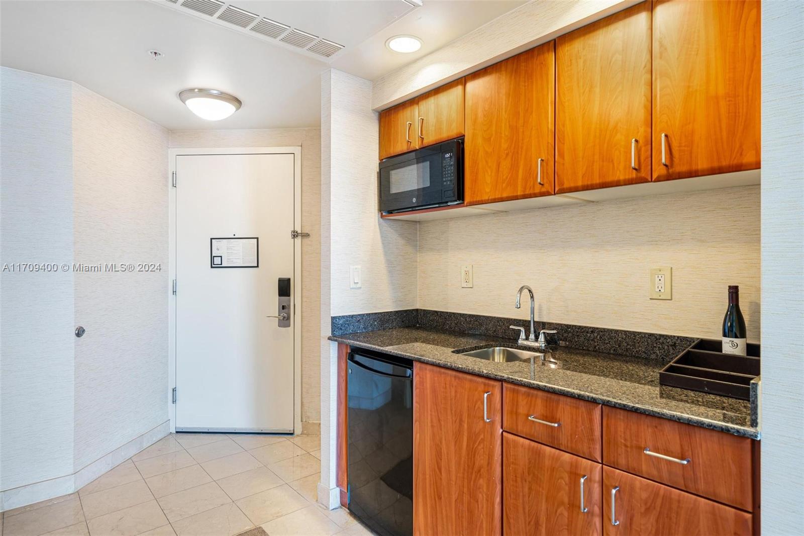 TRUMP INTERNATIONAL SONES - Residential Lease