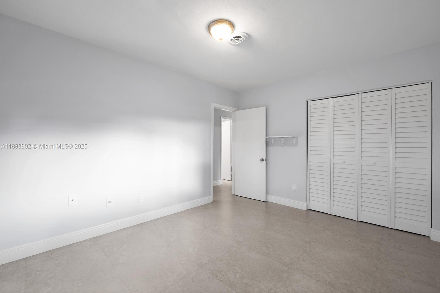 COUNTRY CLUB GROVE PT 4 - Residential Lease