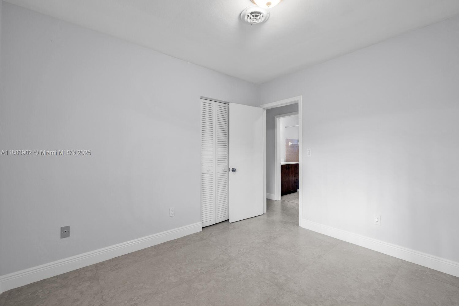 COUNTRY CLUB GROVE PT 4 - Residential Lease