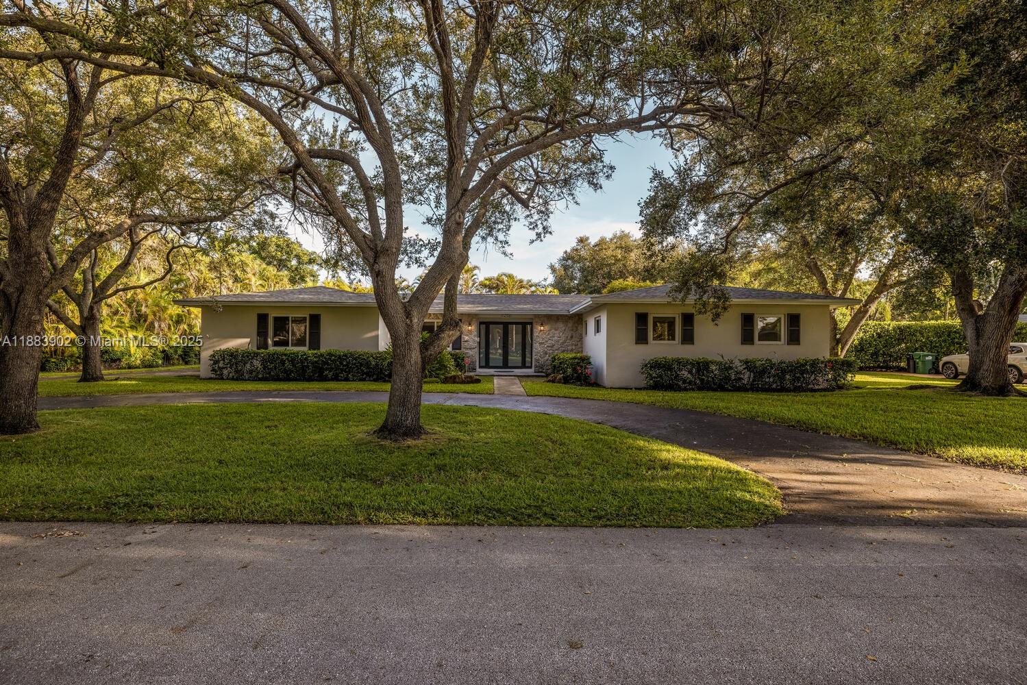 COUNTRY CLUB GROVE PT 4 - Residential Lease