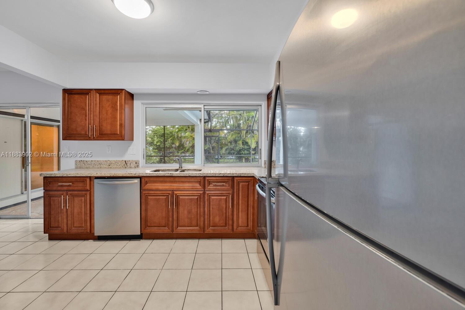 COUNTRY CLUB GROVE PT 4 - Residential Lease