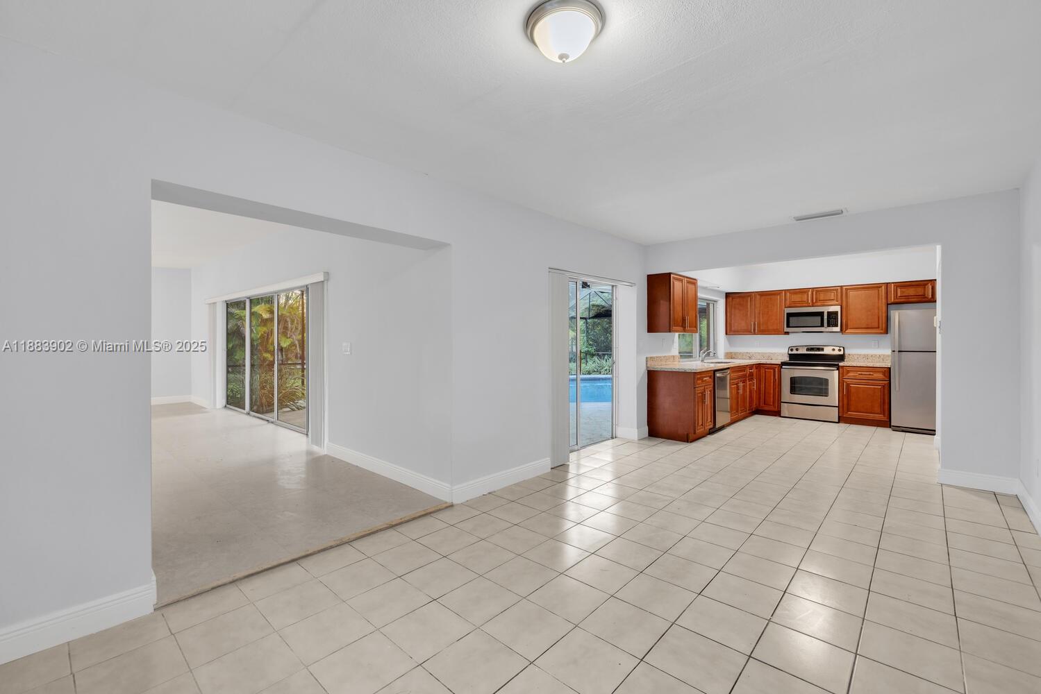 COUNTRY CLUB GROVE PT 4 - Residential Lease