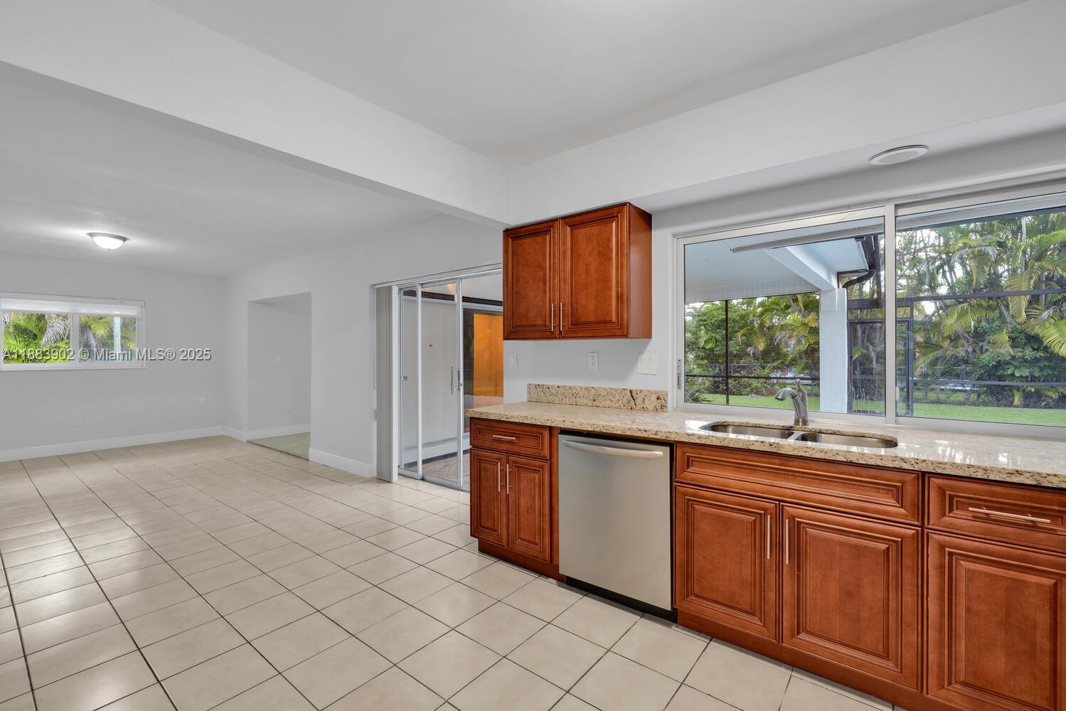 COUNTRY CLUB GROVE PT 4 - Residential Lease