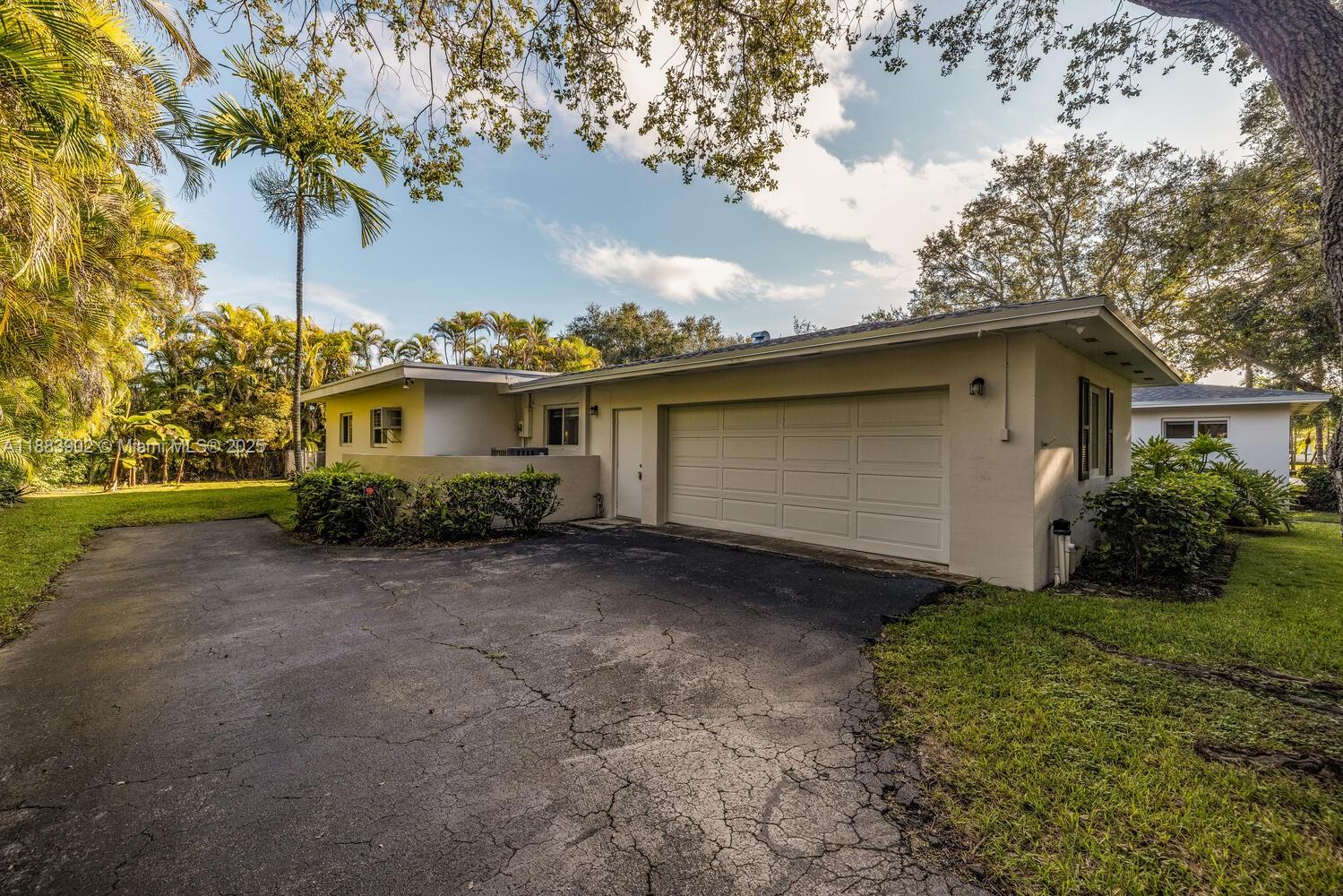 COUNTRY CLUB GROVE PT 4 - Residential Lease