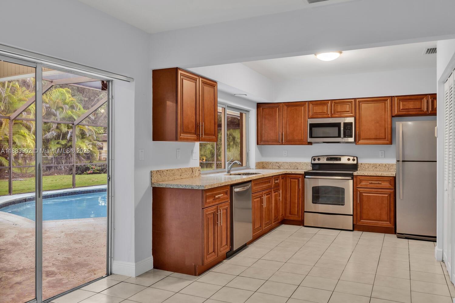 COUNTRY CLUB GROVE PT 4 - Residential Lease