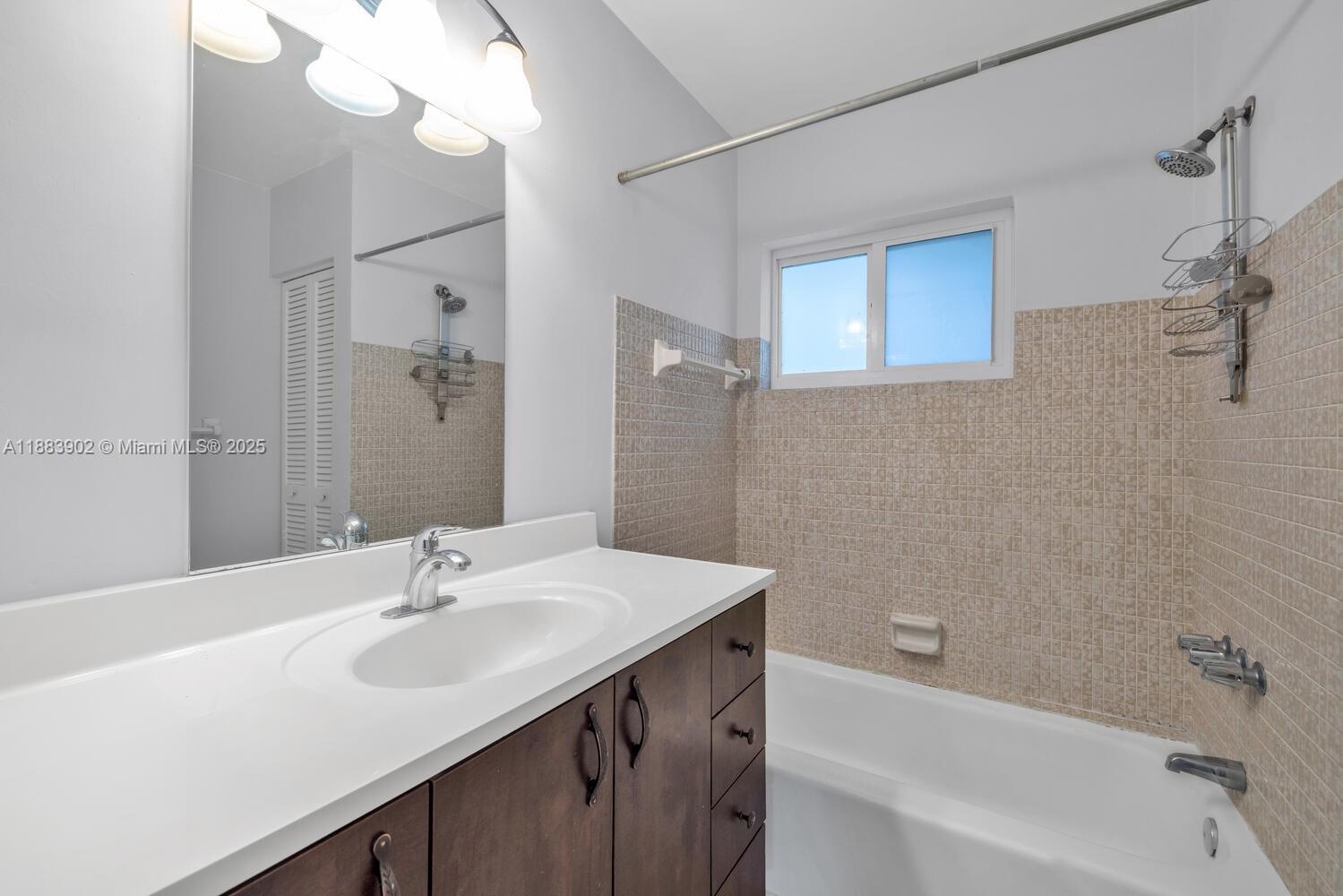 COUNTRY CLUB GROVE PT 4 - Residential Lease