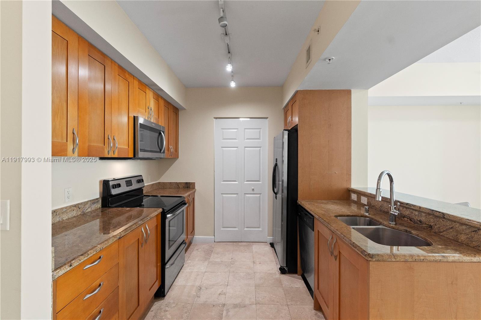 DUO CONDOMINIUM WEST - Residential Lease