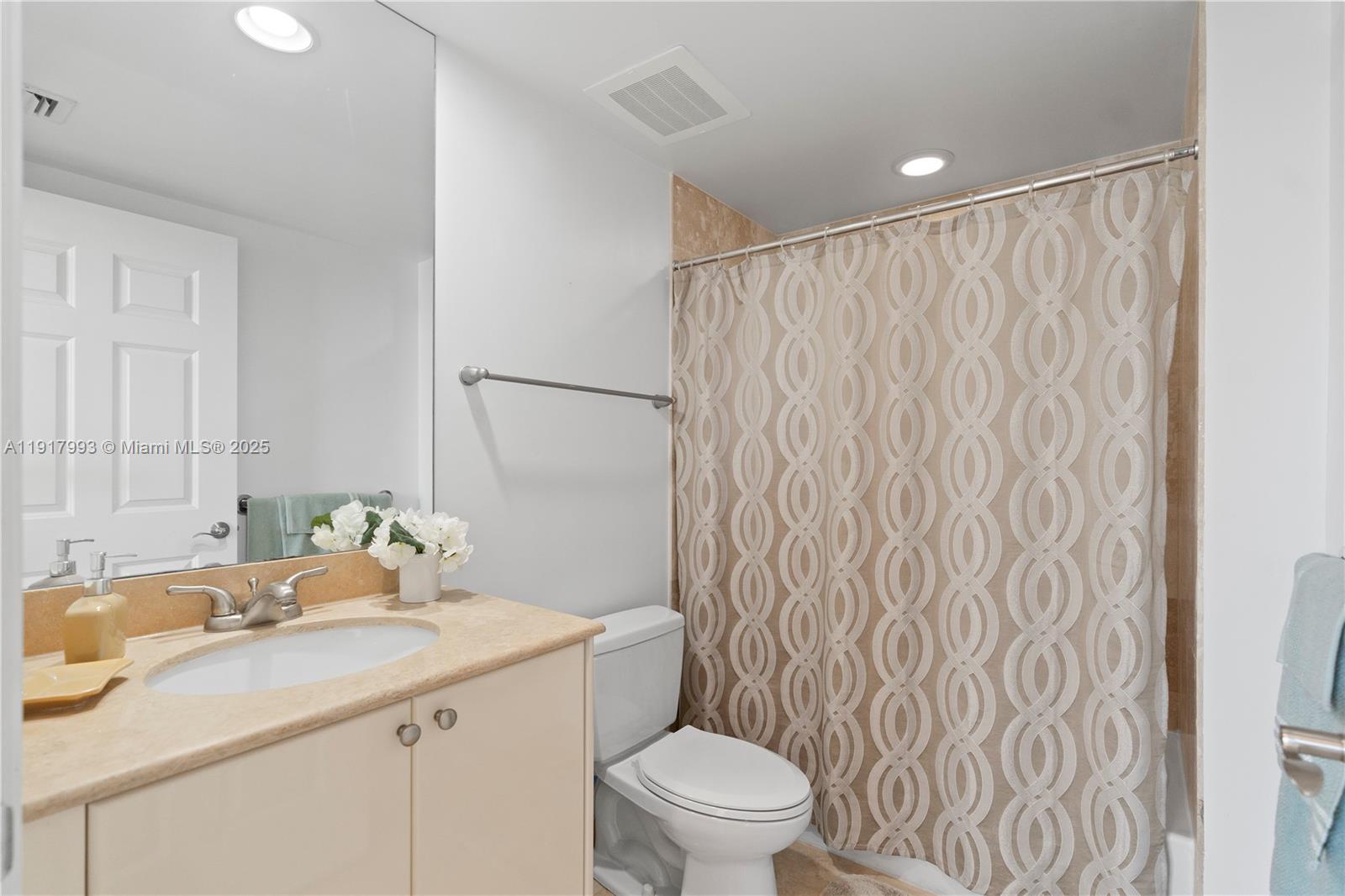 DUO CONDOMINIUM WEST - Residential Lease