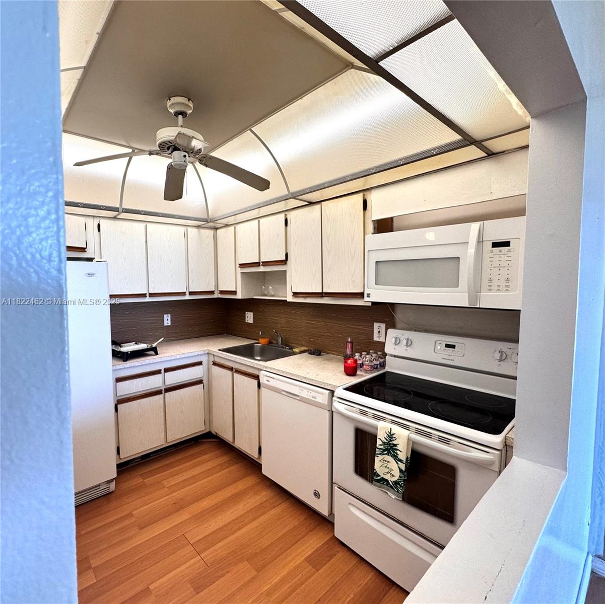 SAILBOAT CAY CONDO - Residential