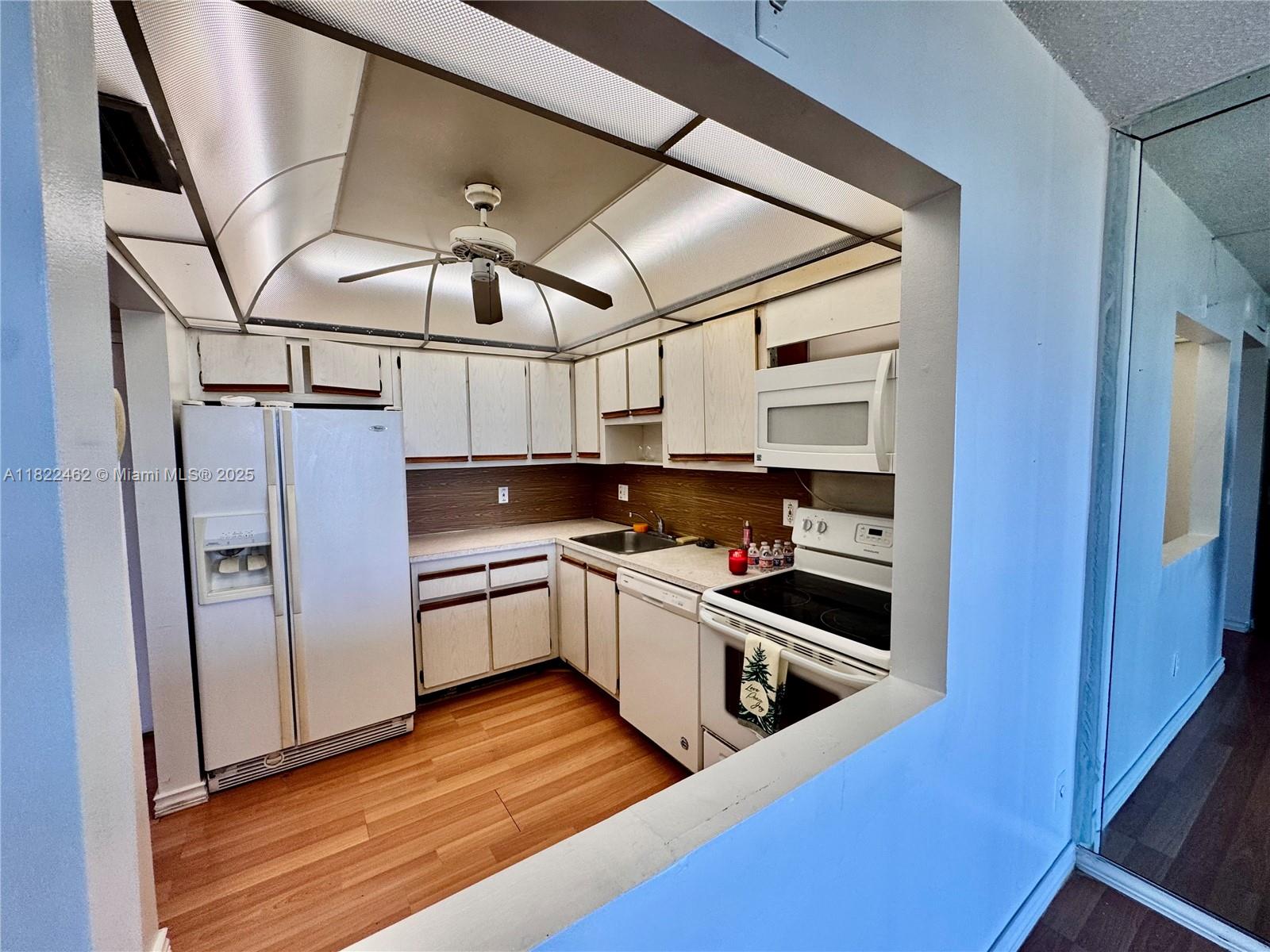 SAILBOAT CAY CONDO - Residential