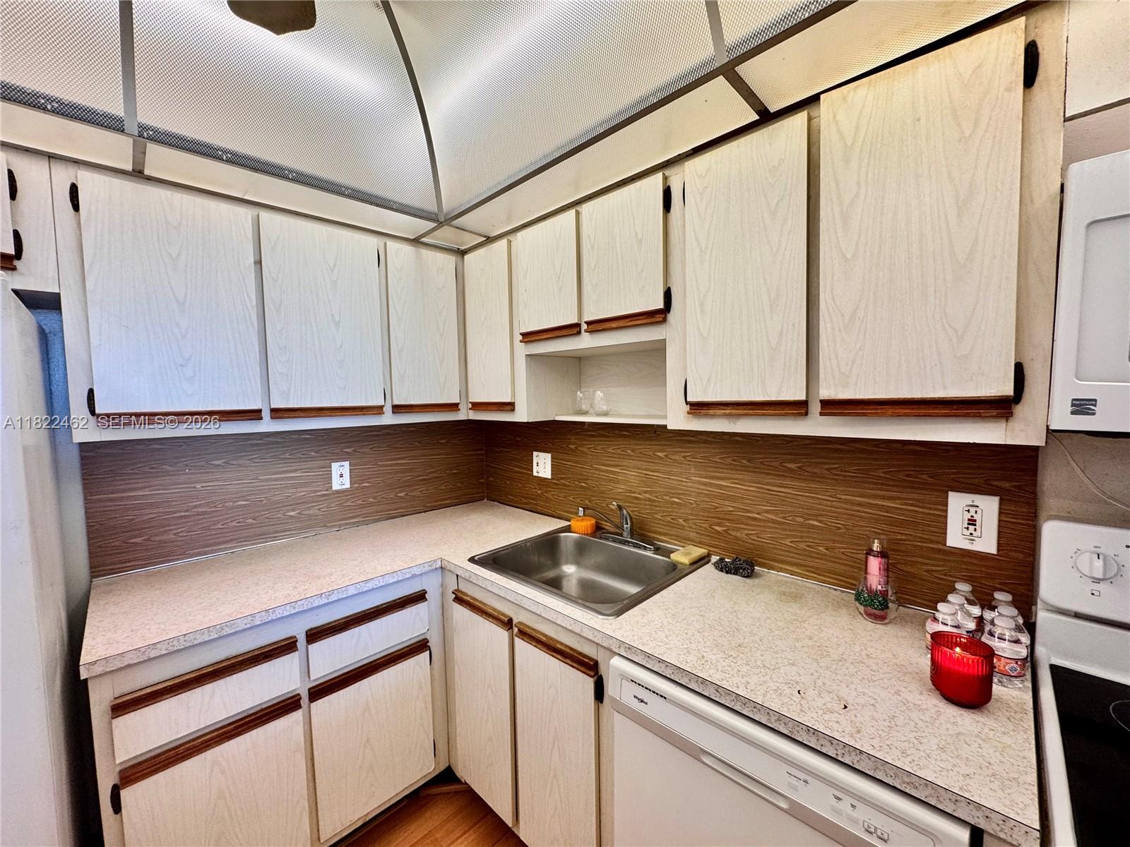 SAILBOAT CAY CONDO - Residential