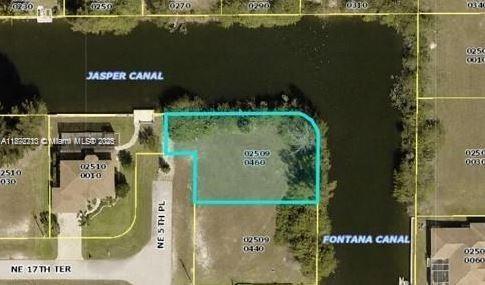 Amazing Opportunity in Cape Coral!
Corner lot with over 11,000 SF, located in the NE Cape Coral area, surrounded by a rapidly growing residential neighborhood. Just minutes away from shopping centers, supermarkets, pharmacies, and restaurants. Featuring a water canal in front, perfect for building your dream home in one of the most desirable areas of Cape Coral. Great potential for investment or future development!