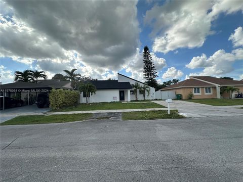Single Family Residence in Miami FL 20460 122nd Pl Pl.jpg