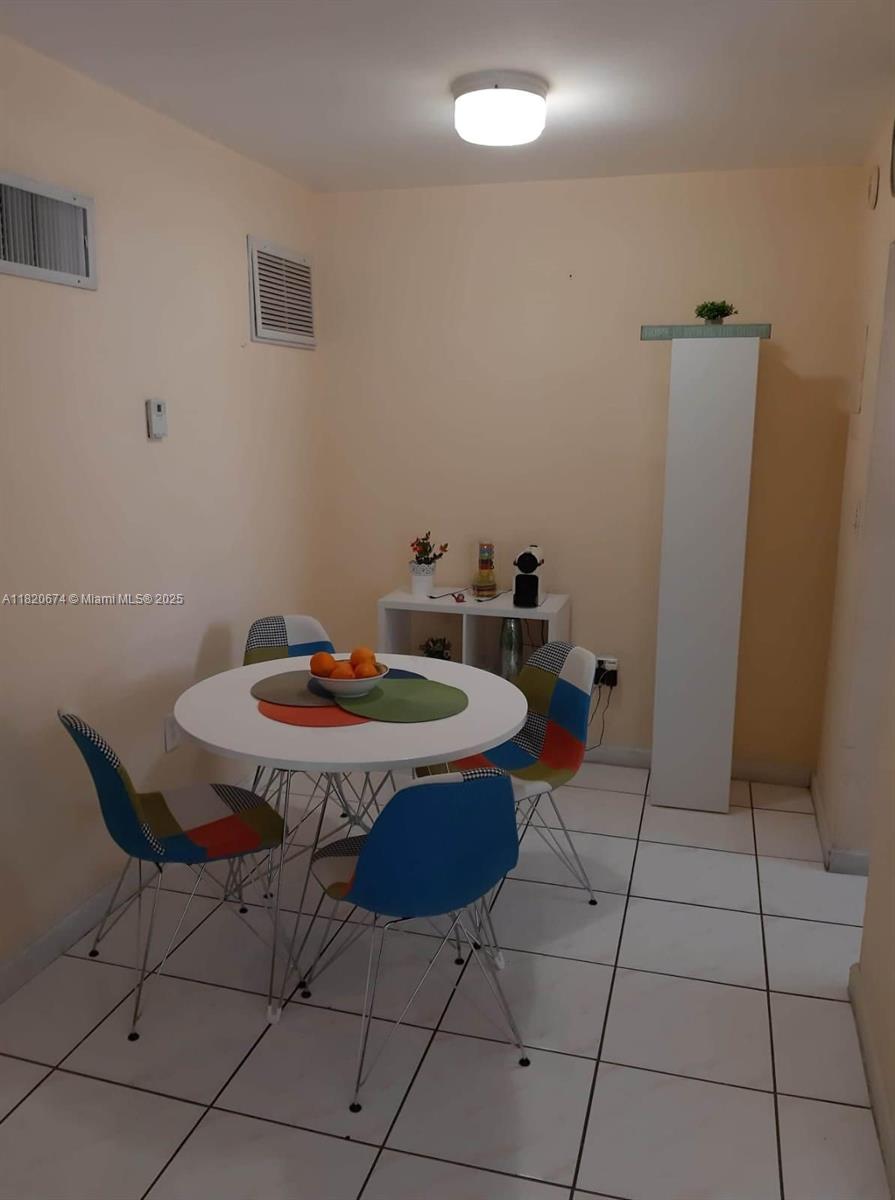 1255 W 49th Pl H204