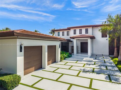 Photo of 710 S Shore Dr, Miami Beach, FL 33141 (MLS # A11917548)