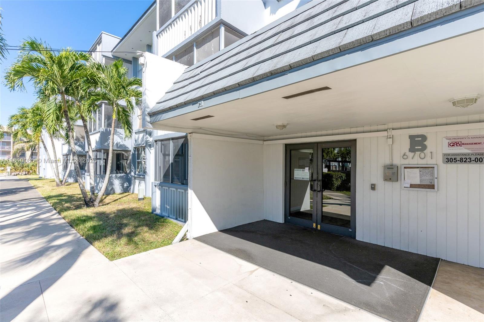 6701 Nw 169th St B207, Hialeah, Miami-Dade County, Florida - 2 Bedrooms  
2 Bathrooms - 