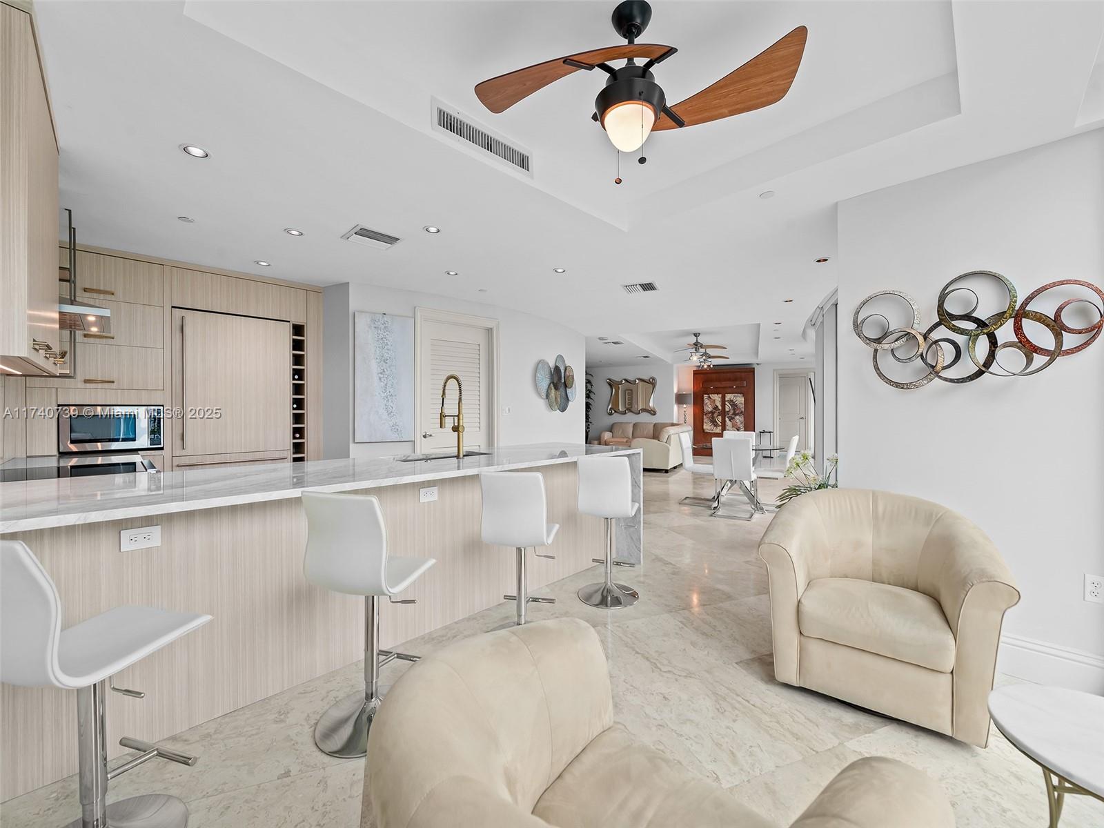 1200 Holiday Dr 208