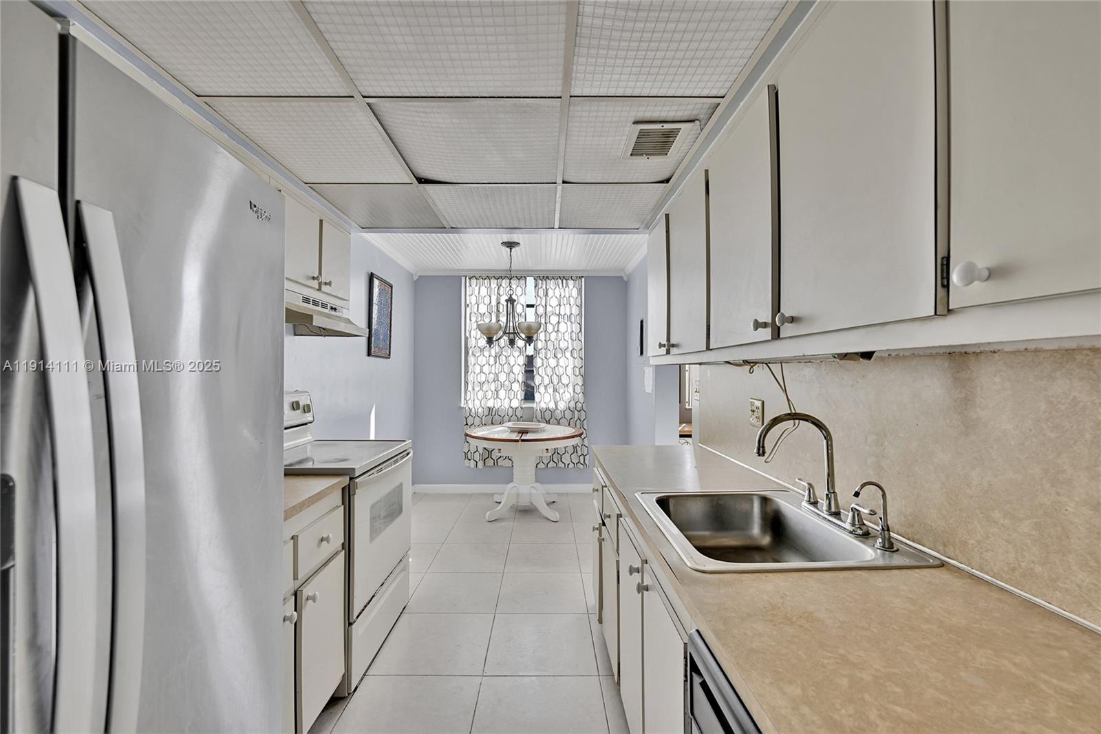 GATE THREE CONDO - Residential