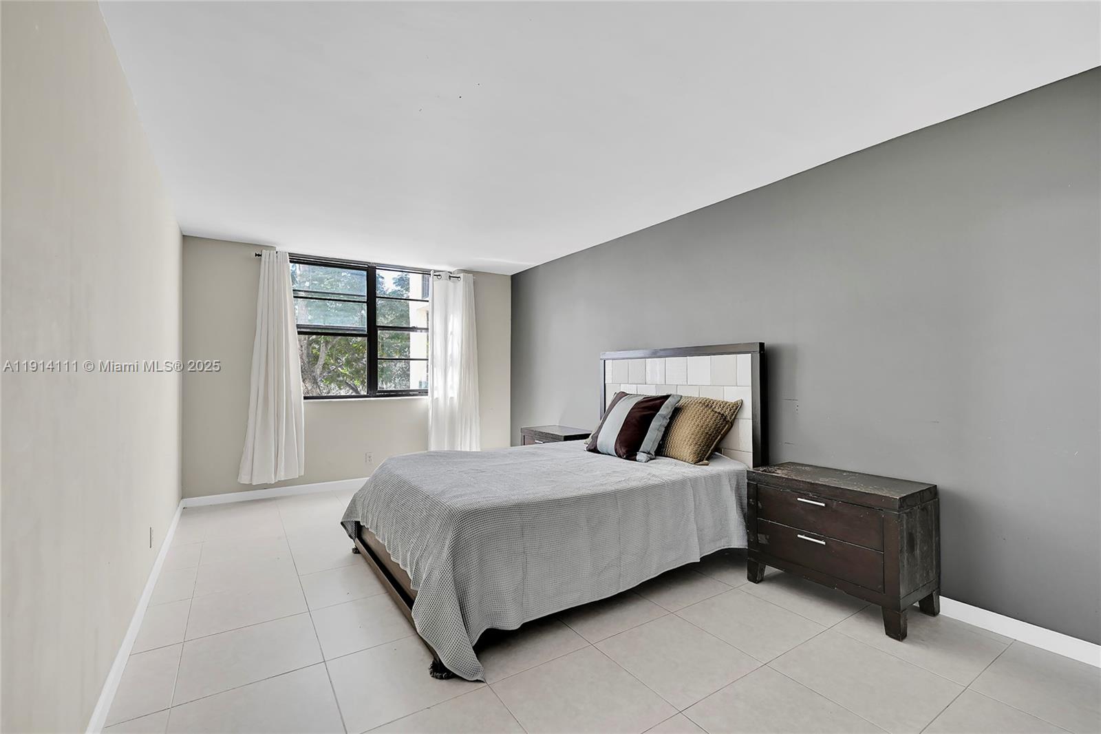 GATE THREE CONDO - Residential