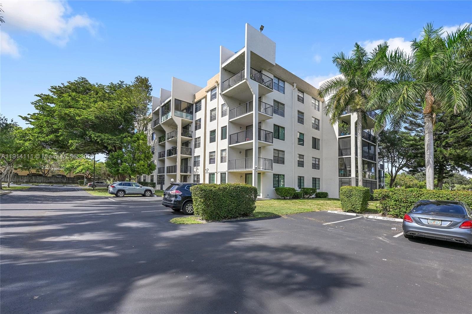 GATE THREE CONDO - Residential