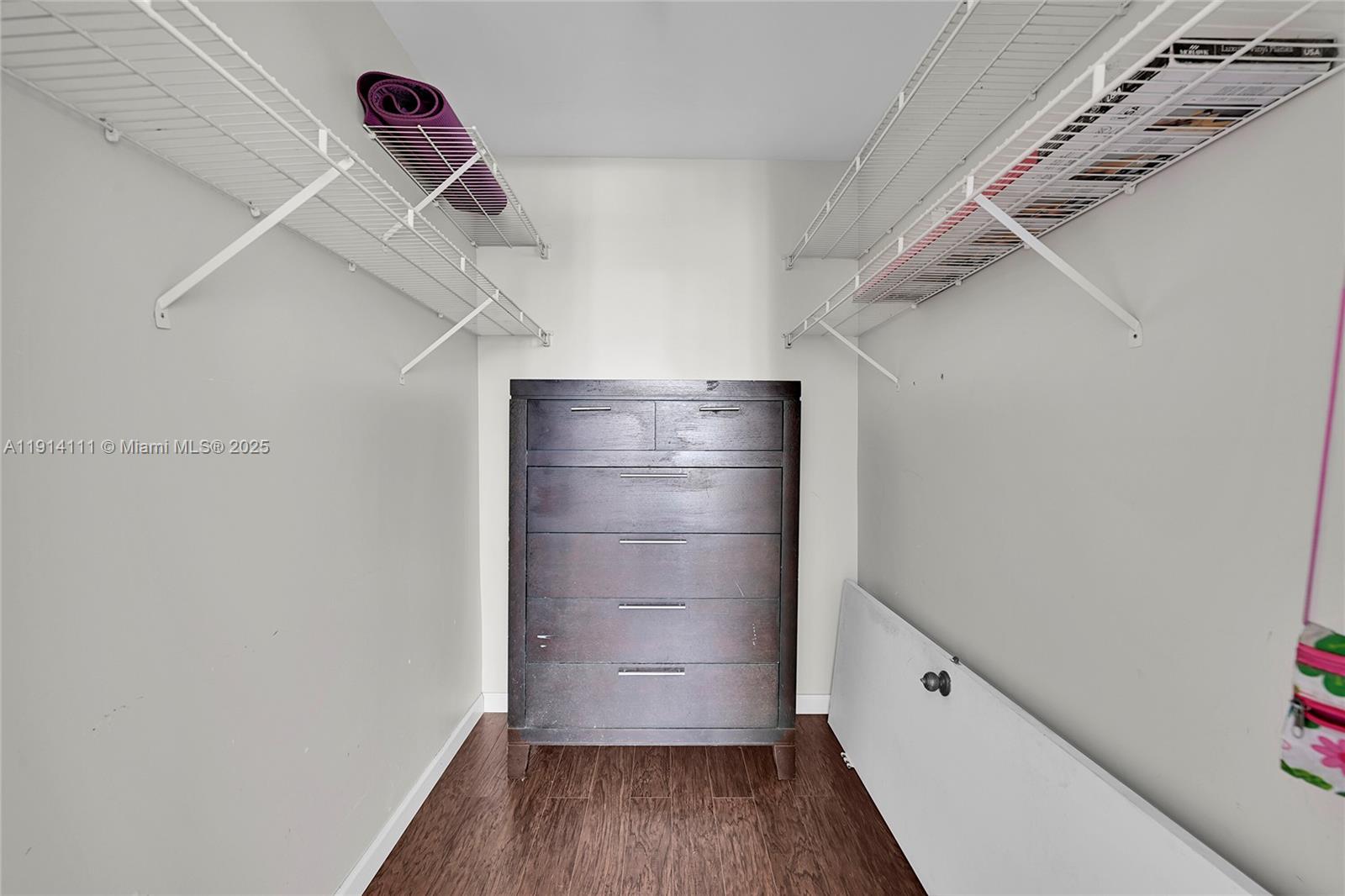 GATE THREE CONDO - Residential