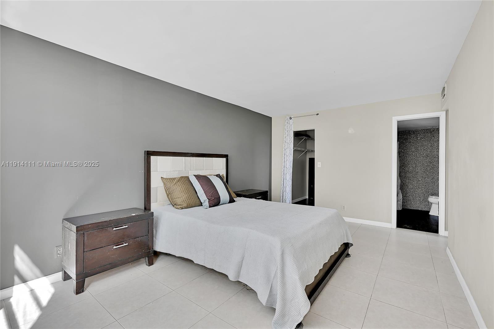 GATE THREE CONDO - Residential