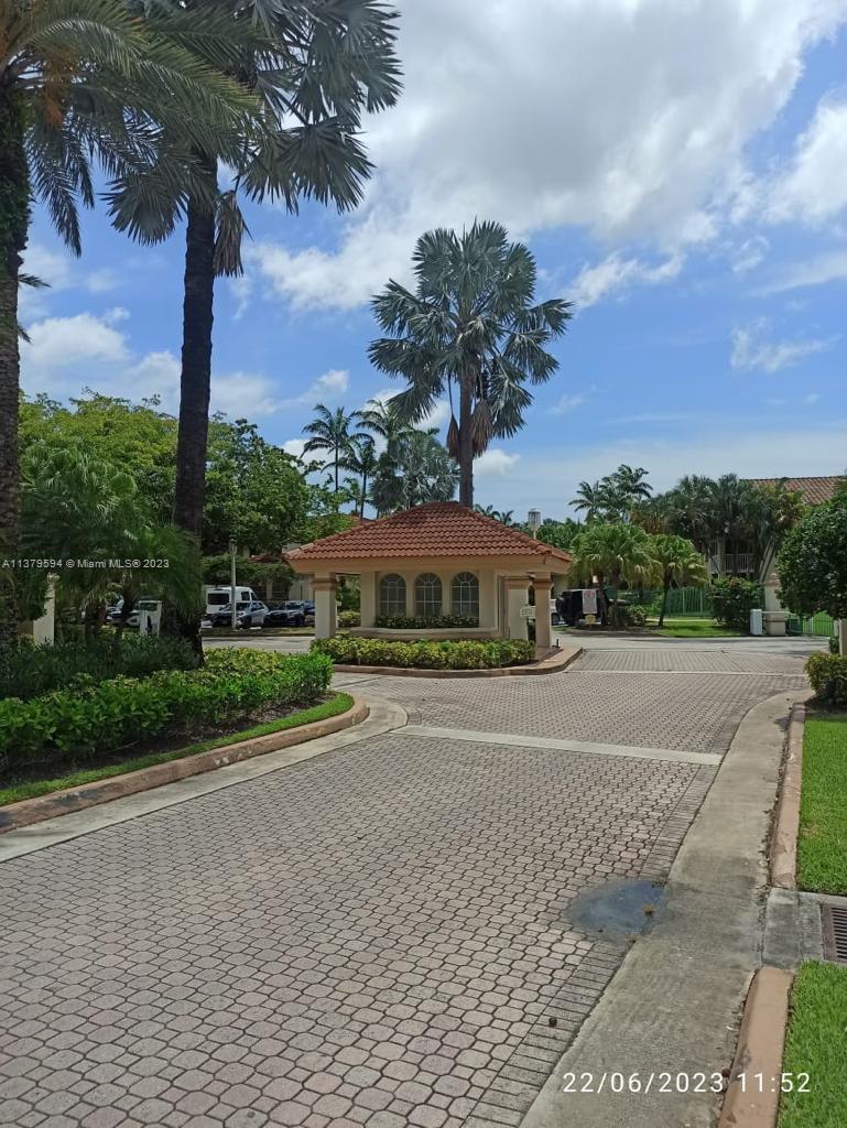 GREAT COMMUNITY, TONS OF AMENITIES. GREAT FOR INVESTORS