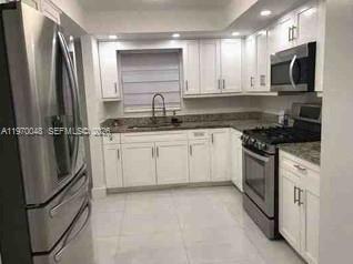 SNAPPER CREEK TOWNHOUSES - Residential