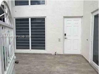 SNAPPER CREEK TOWNHOUSES - Residential