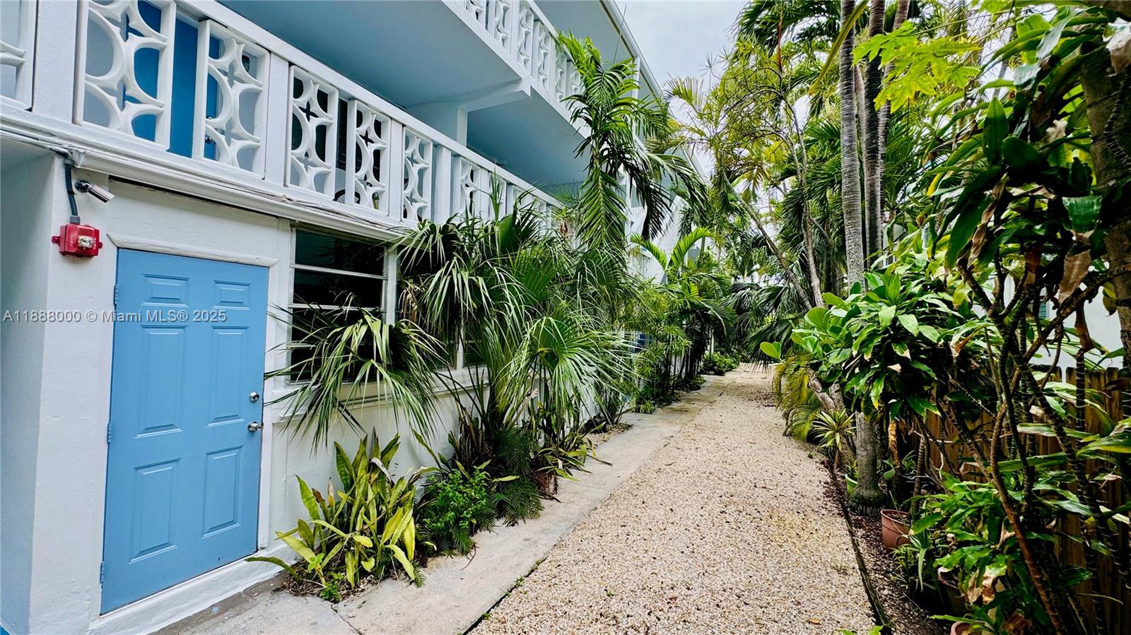 THE GOLDEN KEY CONDO - Residential