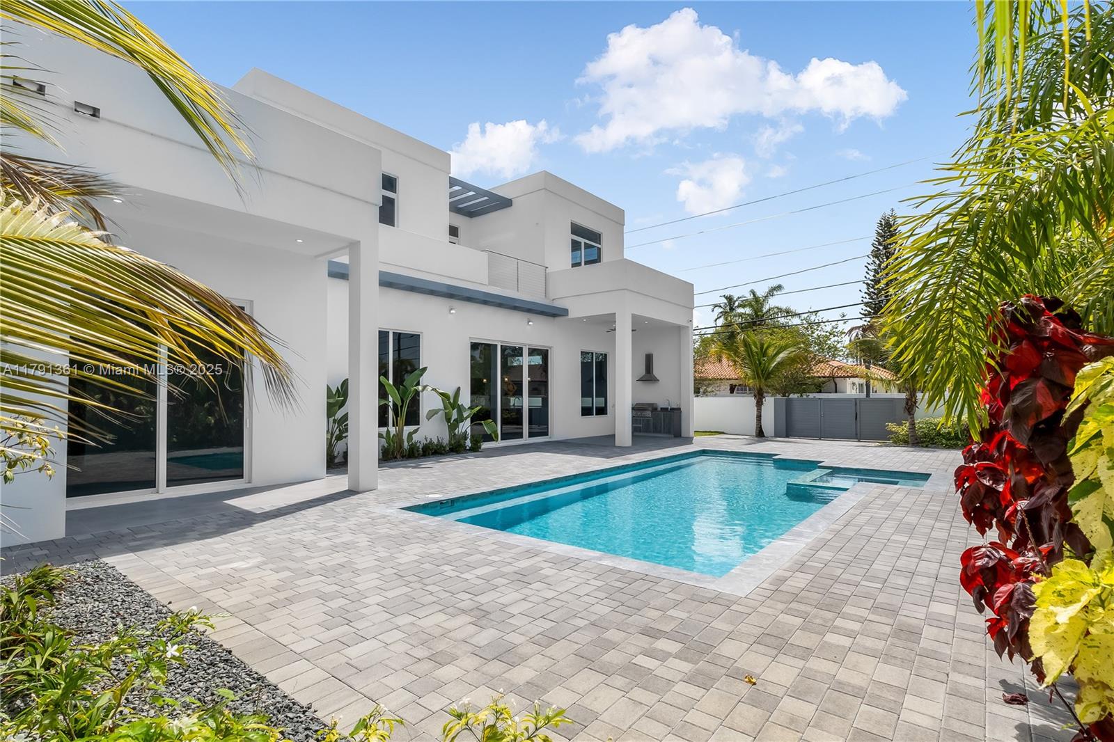 9895 NW 26th St