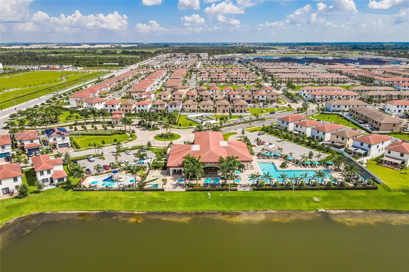 AQUABELLA SECTION ONE - Residential
