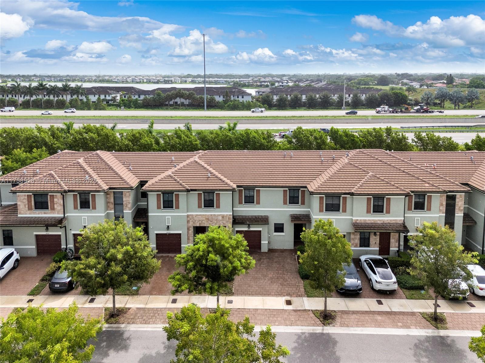 AQUABELLA SECTION ONE - Residential