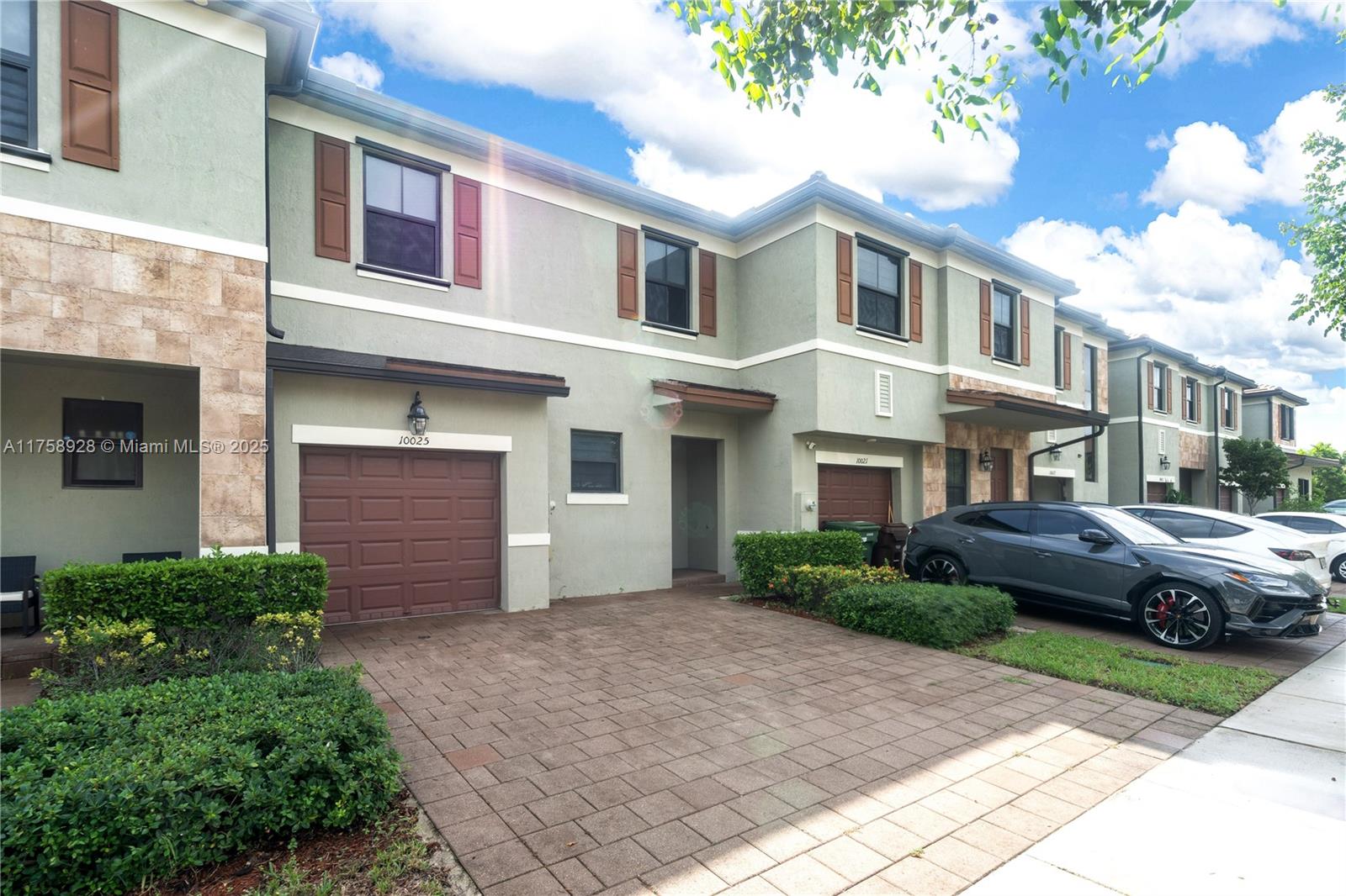 AQUABELLA SECTION ONE - Residential