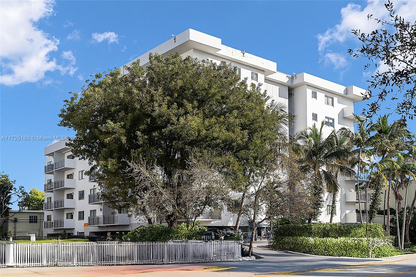 1025 Alton Rd 602, Miami Beach, Miami-Dade County, Florida - 1 Bedrooms  
2 Bathrooms - 