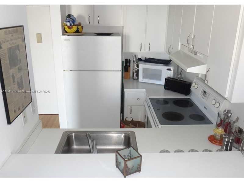 1035 West Ave 302, Miami Beach, FL, 33139/$310,000 4 1035 West Ave 302