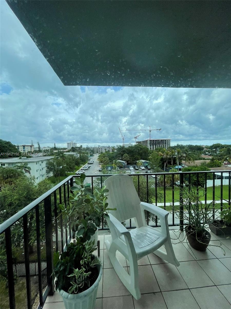 THREE HORIZONS EAST CONDO - Residential