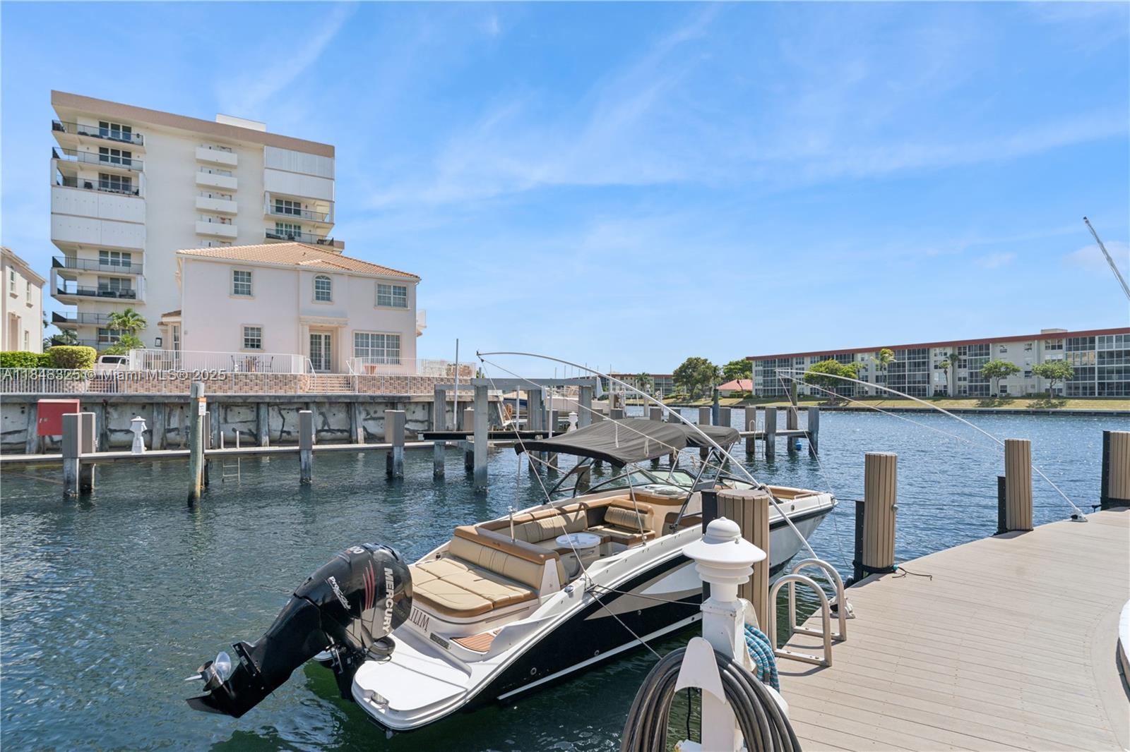 HILLSBORO ISLAND HOUSE - Residential