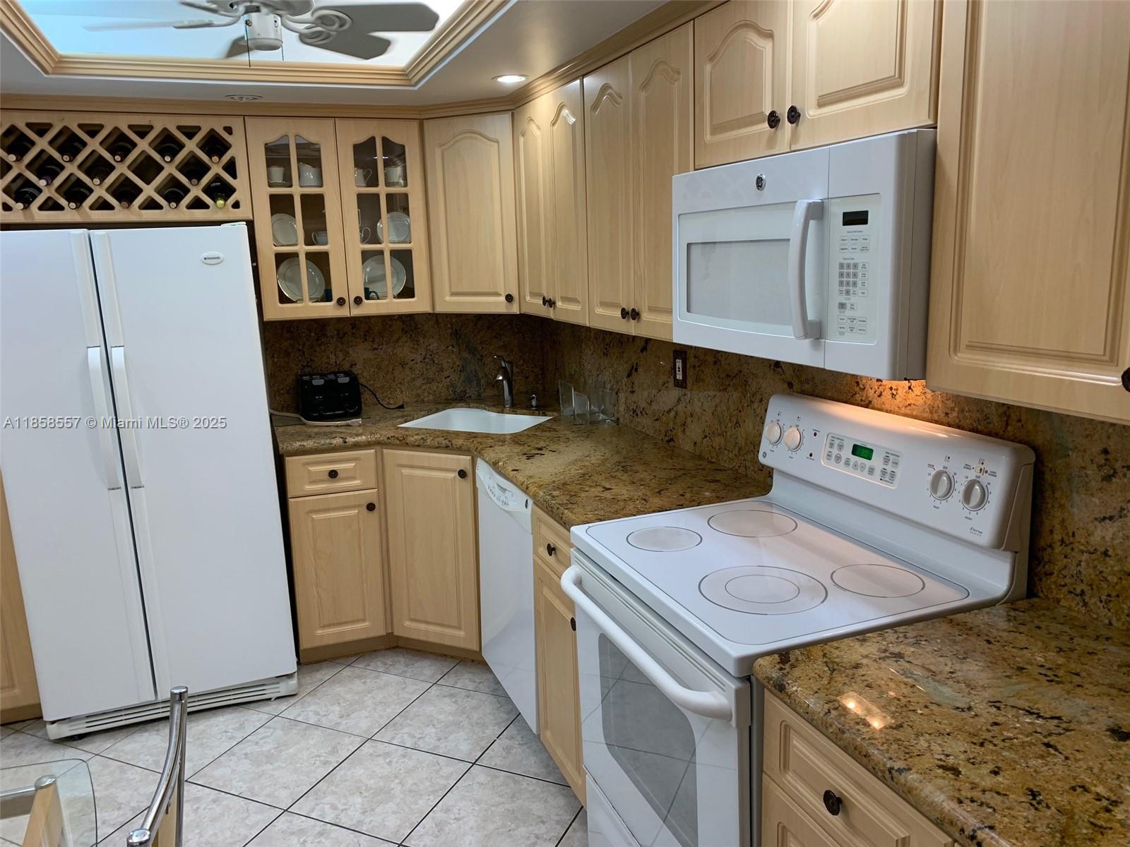 6039 Collins Ave 505