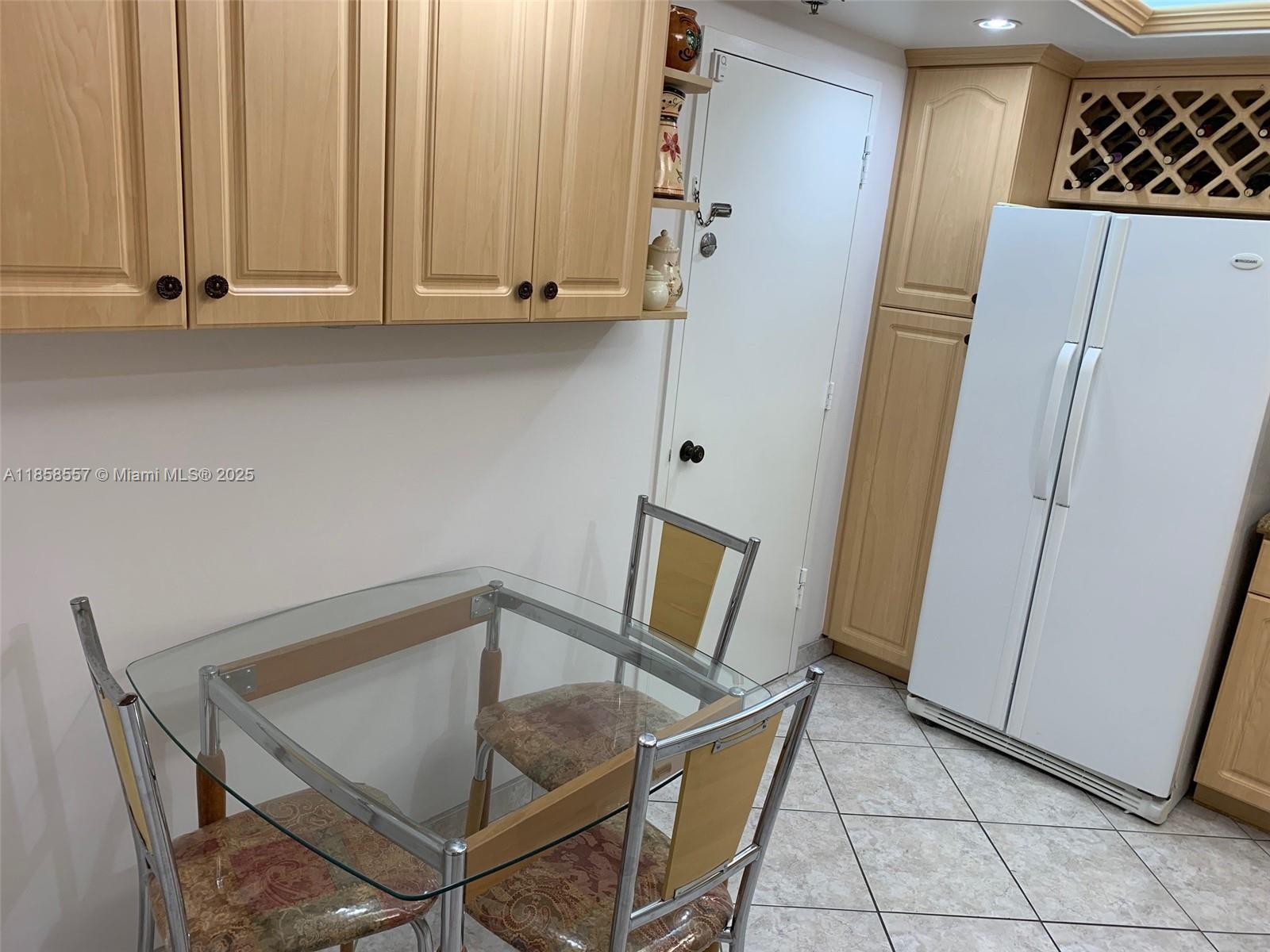 6039 Collins Ave 505